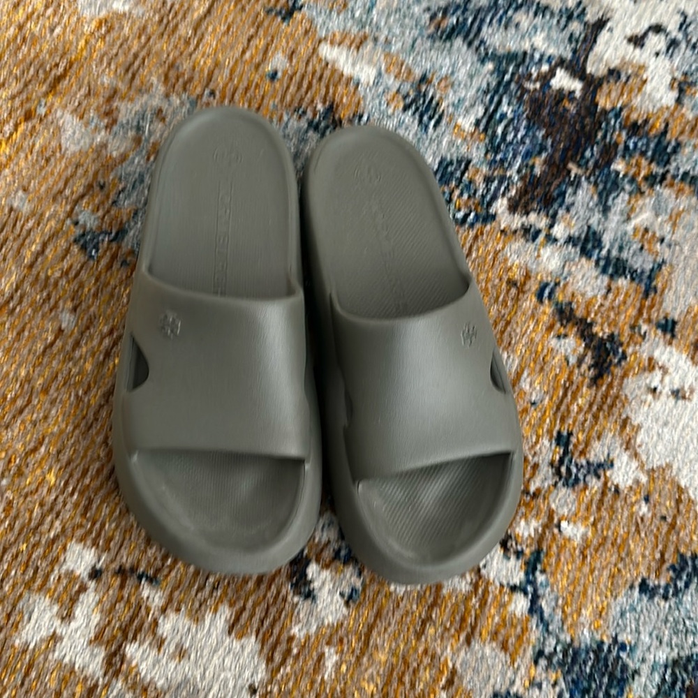 Tory Burch Pool Slides size 9